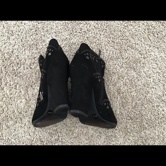 Shoes - Picture 3 of 3